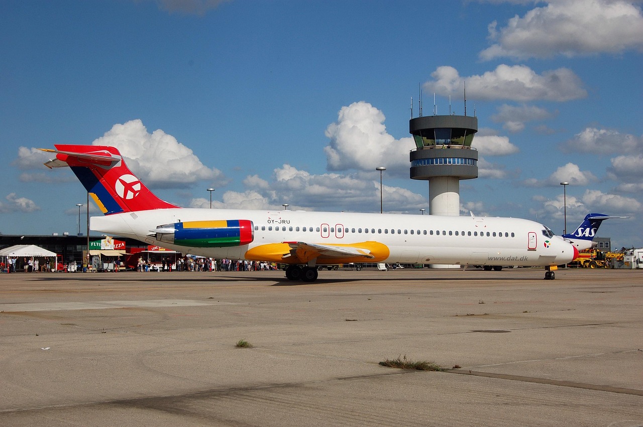 air shows, fly, airplane, md, the md-80, the dc-9, charter, airport, flight, aviation, dc9, dc 9